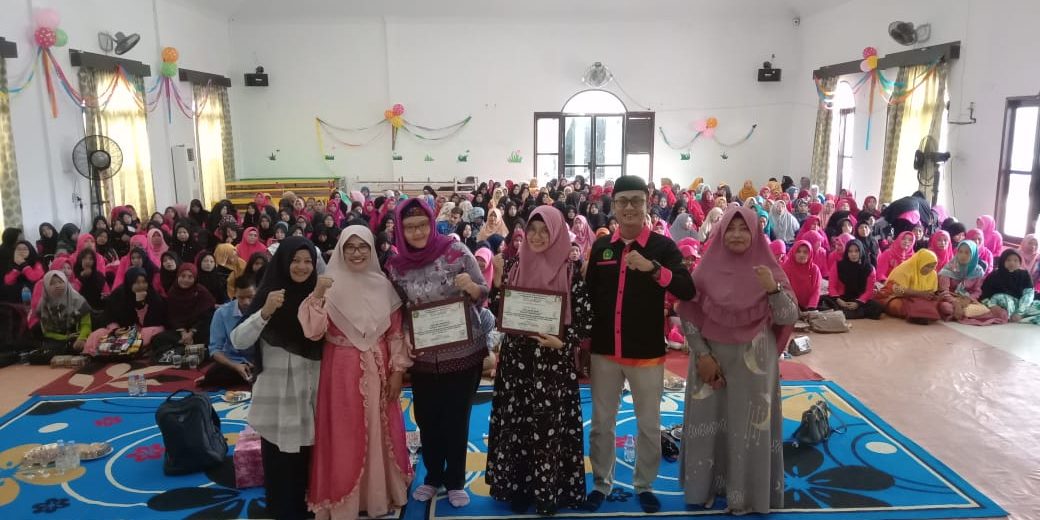 TINGKATKAN KREATIFITAS GURU, HMPS PIAUD GELAR PELATIHAN MENDONGENG ANAK USIA DINI MENGGUNAKAN APE TINGKATKAN KREATIFITAS GURU, HMPS PIAUD GELAR PELATIHAN MENDONGENG ANAK USIA DINI MENGGUNAKAN APE